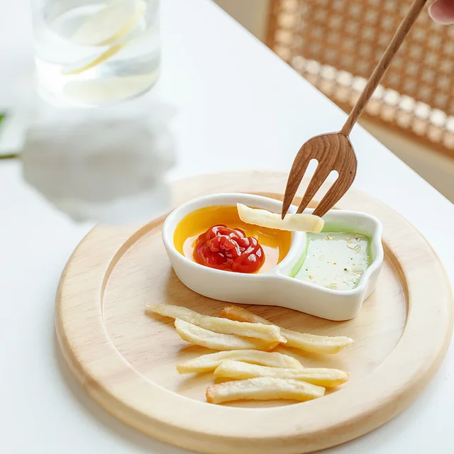 귀염뽀짝한 당근 모양 맛 접시로 식사에 재미를 더하세요