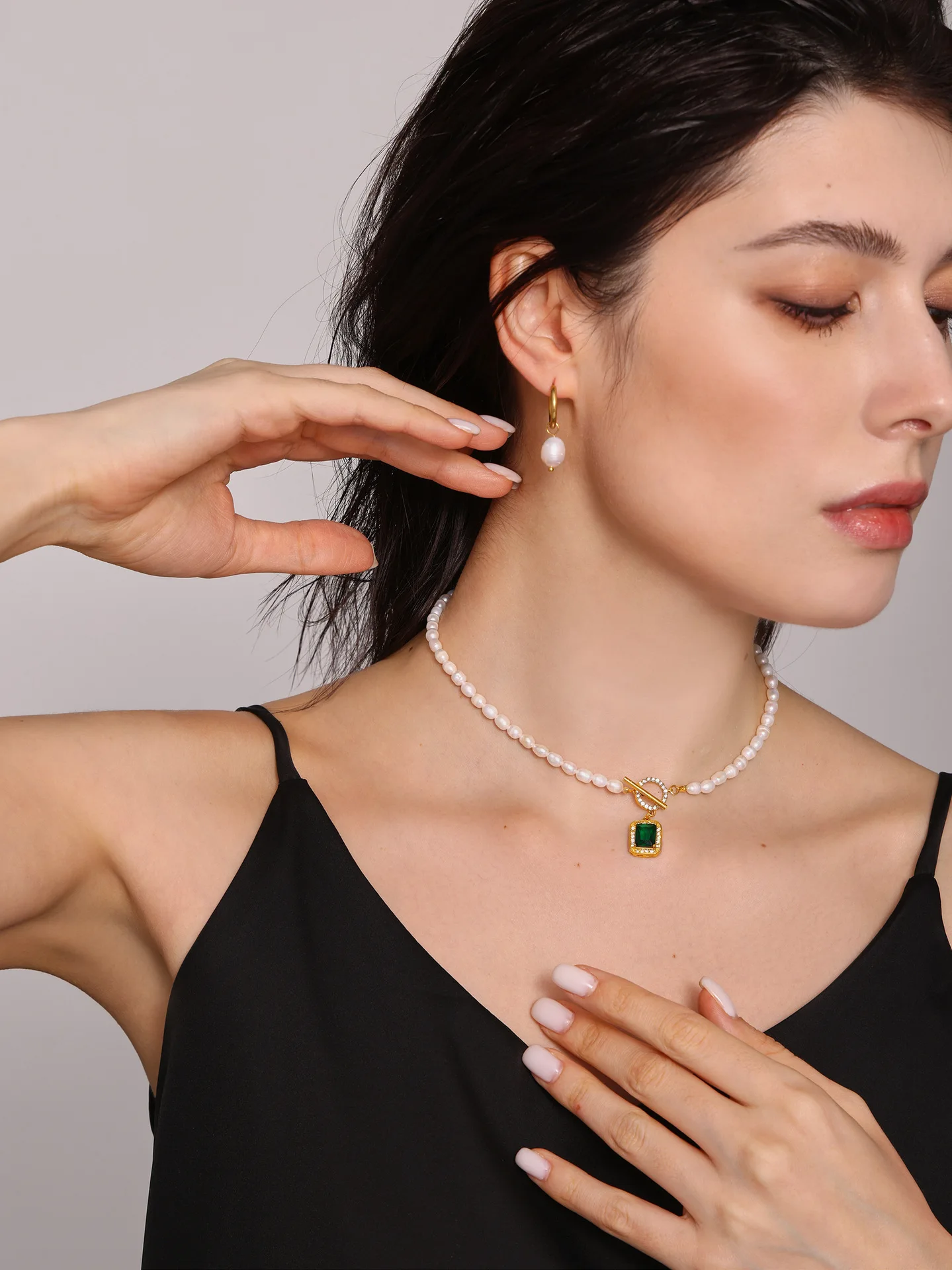 Natürliche Süßwasserperlen-Halskette für Damen, Edelstahl-Anhänger mit grünem und violettem Zirkon, luxuriöser Schmuck als Geschenk – Detail 6