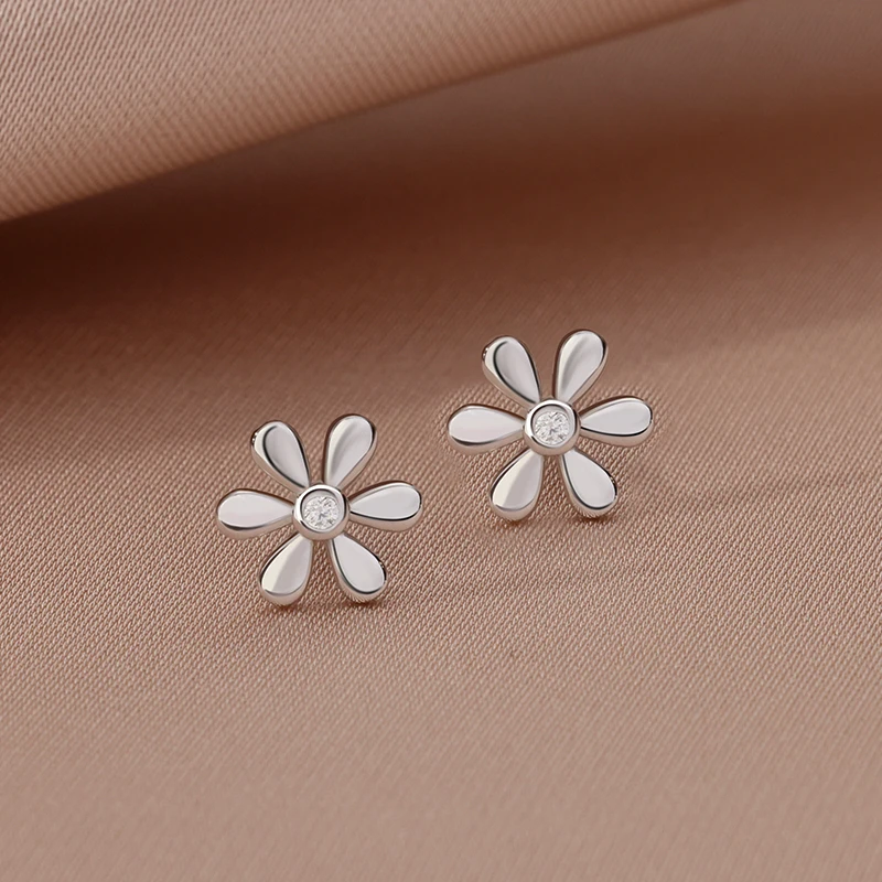 

925 Sterling Silver Small Daisy Earrings for Women's New 2023 Flower Earrings with A Premium Feel, Small and Popular Ear Holes