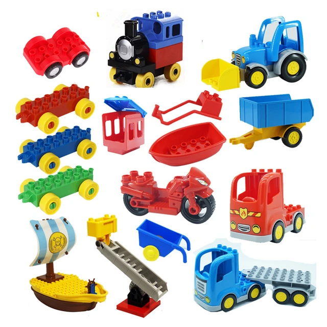 LOT 115 Pieces Duplo Lego Storage Container Moving Wheels FIRE TRUCK