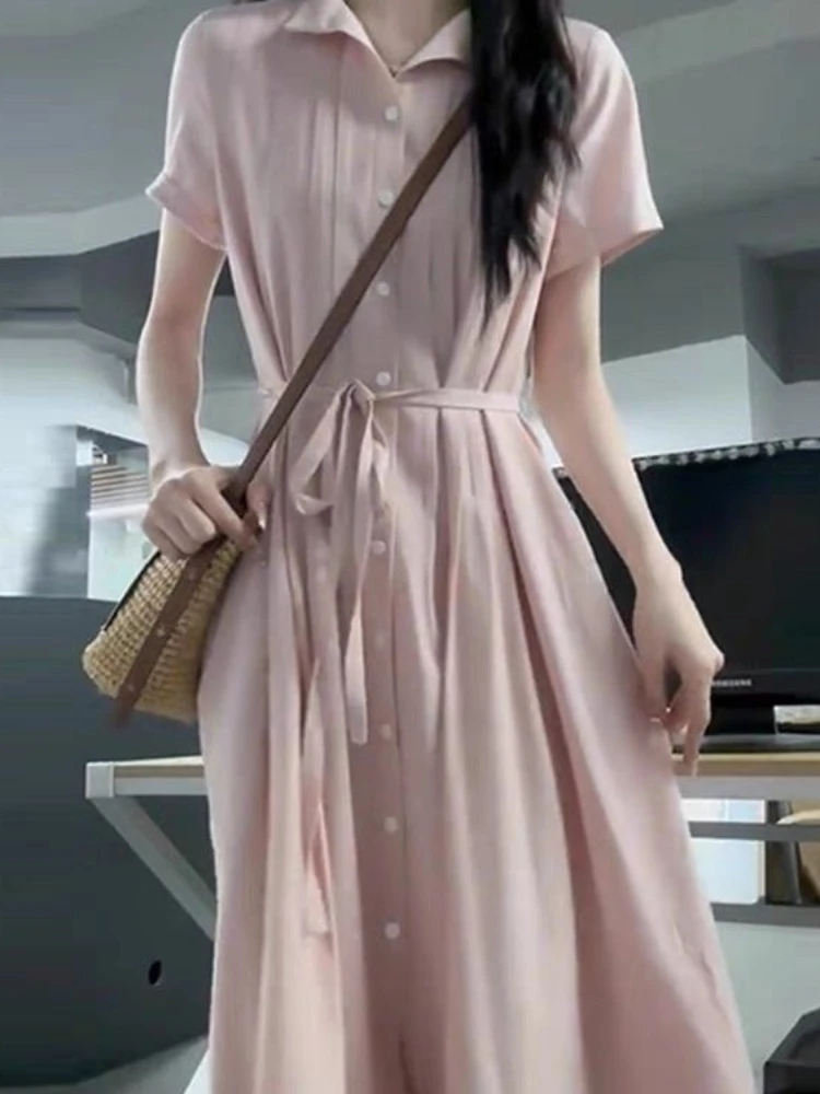 

Женское однотонное платье-рубашка средней длины, розовое облегающее однобортное платье-трапеция с коротким рукавом и завязками, лето