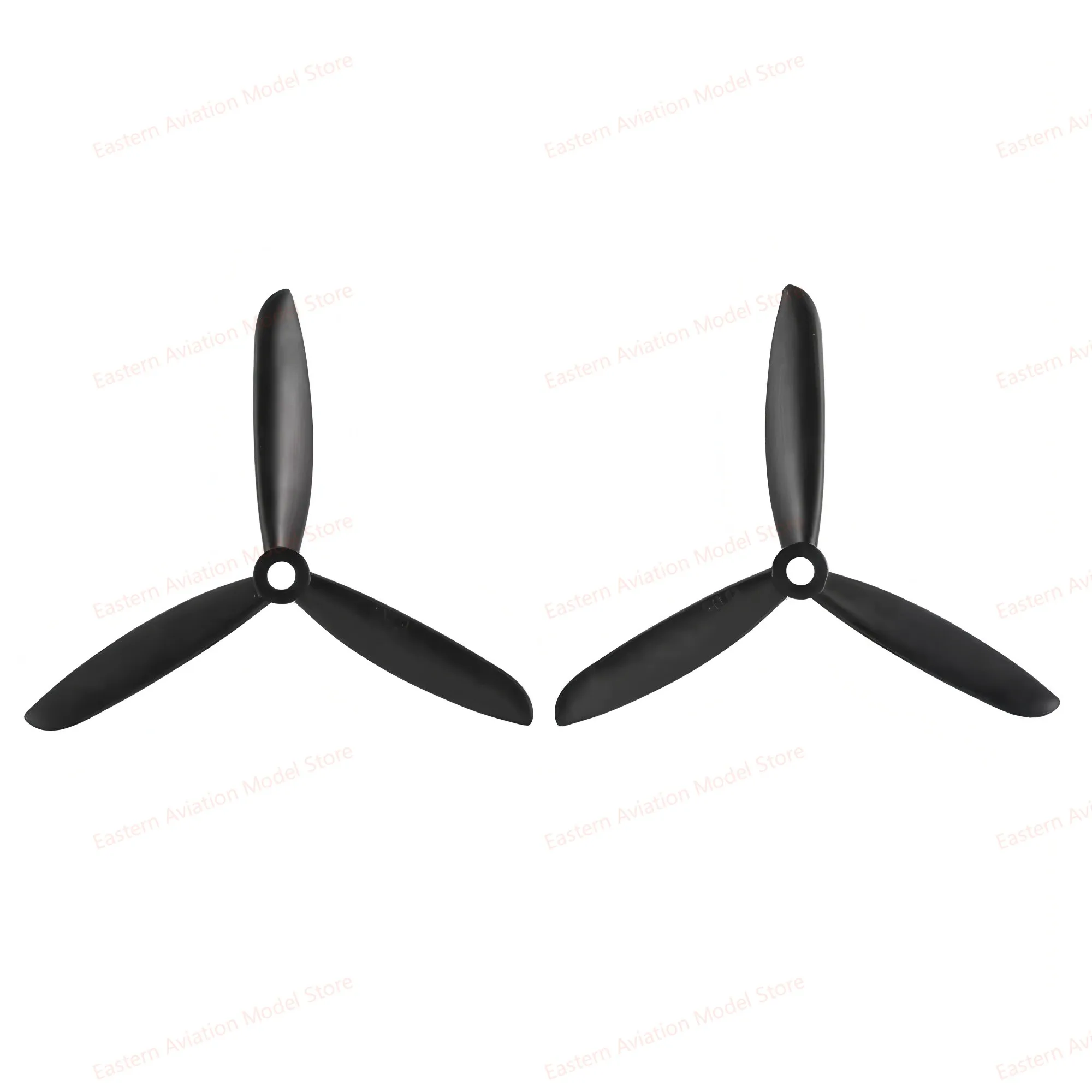 Hélice FPV micro 3 pales 6045 installée sur un moteur de drone, prête pour le vol.