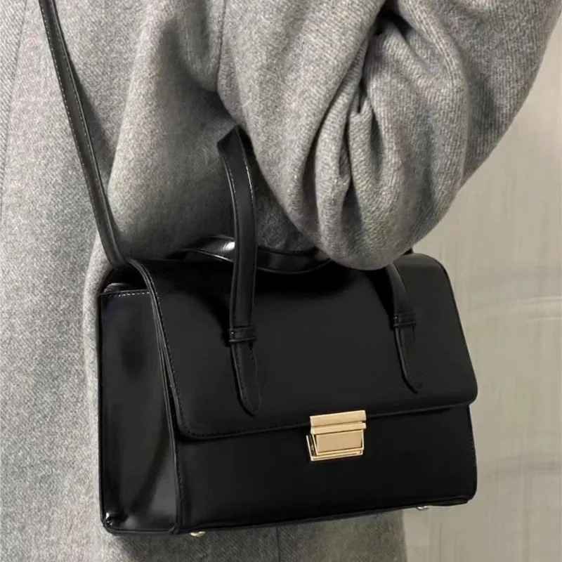 Japanese Style Retro Black Handbag Women Leather Large Capacity Business Trip Sle Briefcase Ladies Campus Literary Shoulder Bags