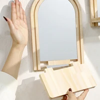 ชั้นวางต้นไม้ติดผนังอะคริลิคกระจกเงาพร้อมกรอบไม้ แผงใสโปร่งแสงรูปทรงประตู สำหรับตกแต่งห้องนั่งเล่นและห้องนอน 3