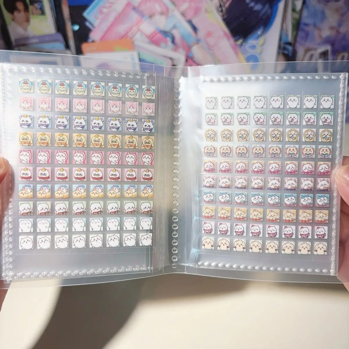 Yiji Mini Stickerbuch 9 Blätter 800 Stück Niedliche Cartoon Kawaii Aufkleber für Kinder Mädchen Scrapbook Nagelkunst DIY Dekoration Geschenk