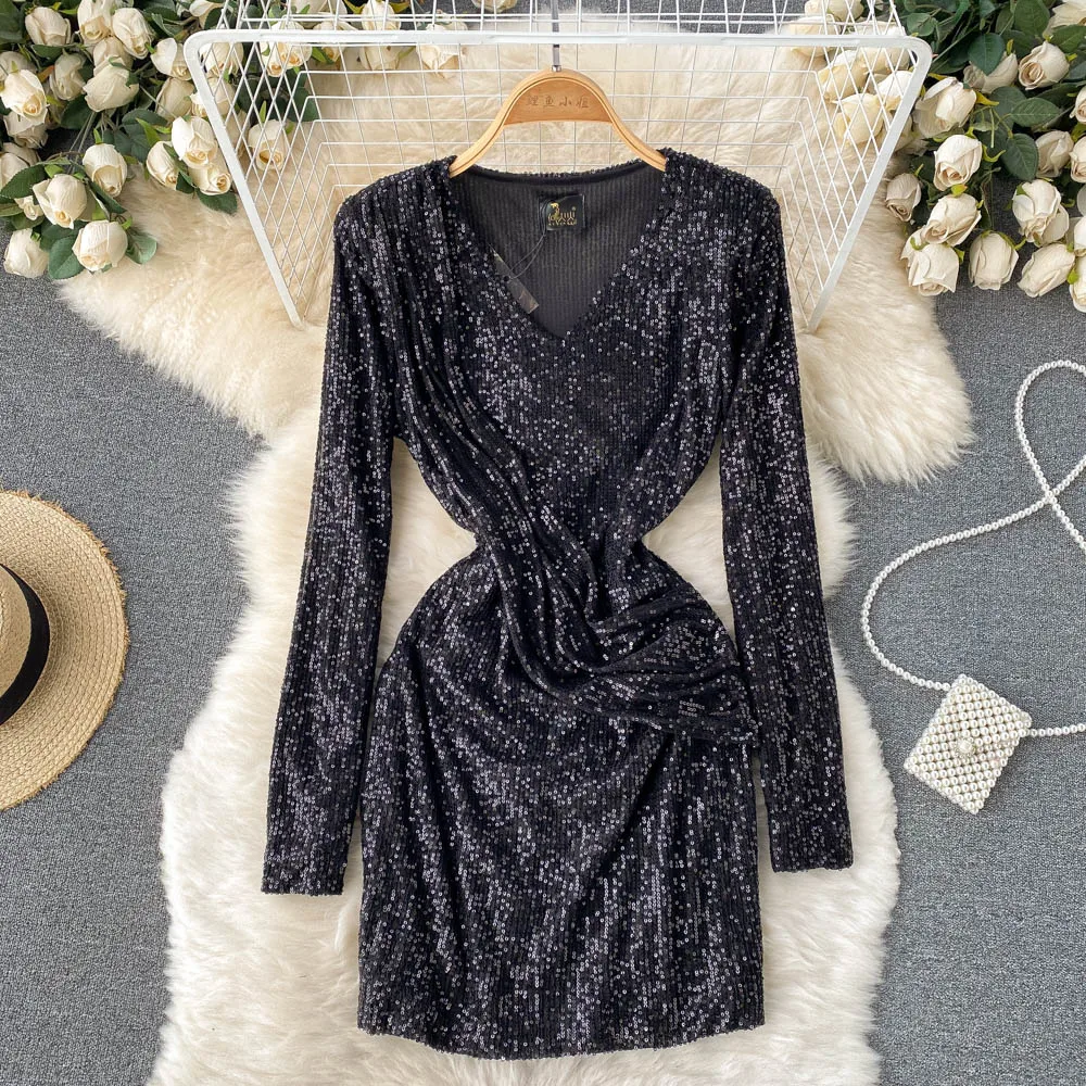 

2022 Spring New V-neck Waist Dress Fashion Design Sequin Short Wrap Hip Bottomed Dress