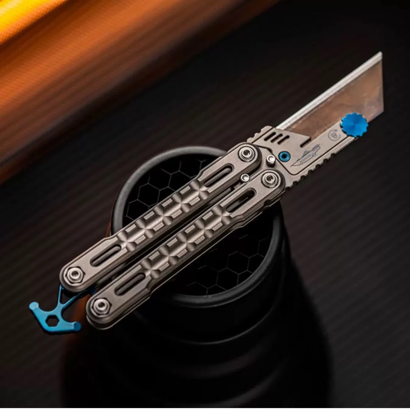 

Moyeworks BALY CUTTER 3.0 True Color Multifunctional Outdoor Quick Release Structure Titanium Alloy EDC Paper Folding Knife