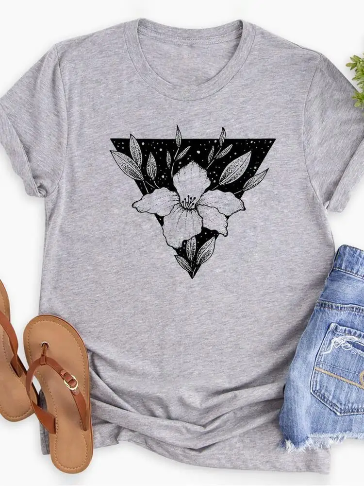 Sød 90'er-t-shirt med grafisk print og korte ærmer. Sommermode til kvinder. T-shirt med print._voghion.com