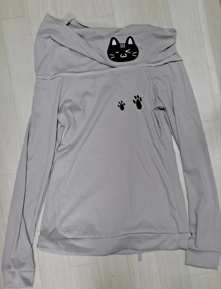 Gray Cat Off-Shoulder T-Shirt - Cutecore Aesthetic photo review