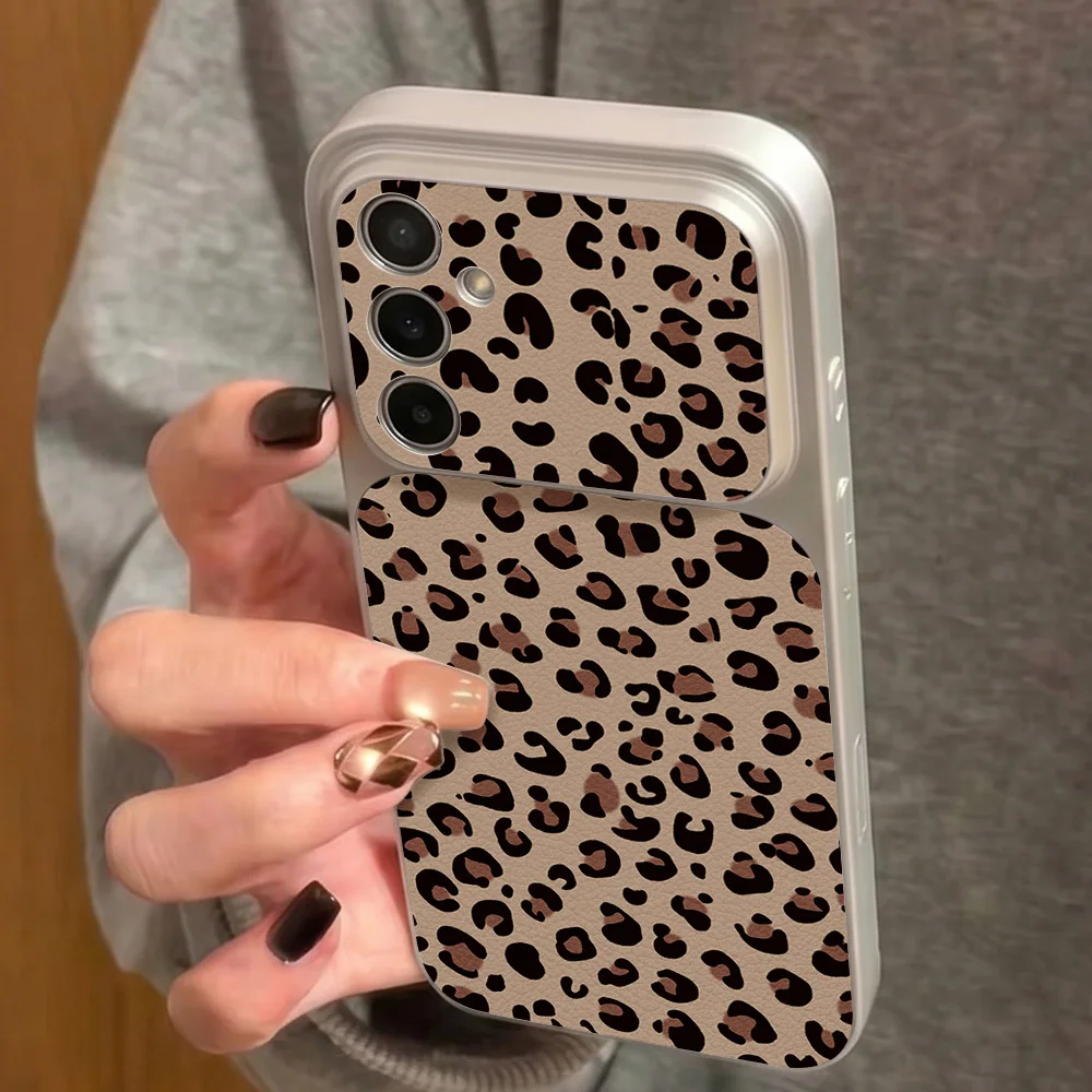 Classic Brown Leopard Print Retro Cool Style Lychee Texture Phone Case
