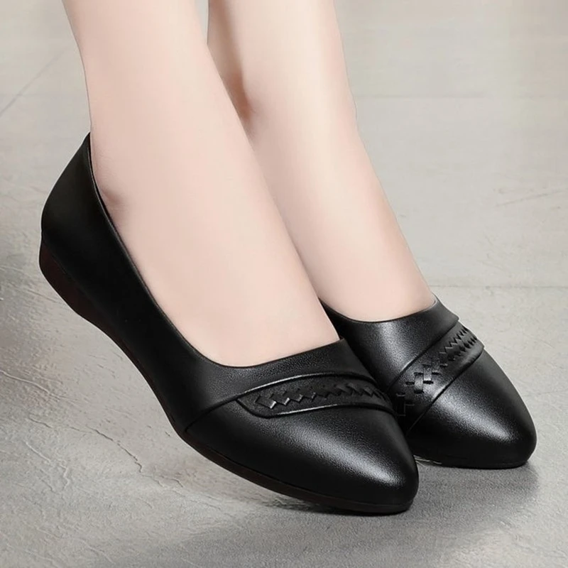 Spring Women Leather Flat Shoes Woman Casual Nurse Work Shoes Women Breathable Soft Slip on Walking Shoes Free shipping