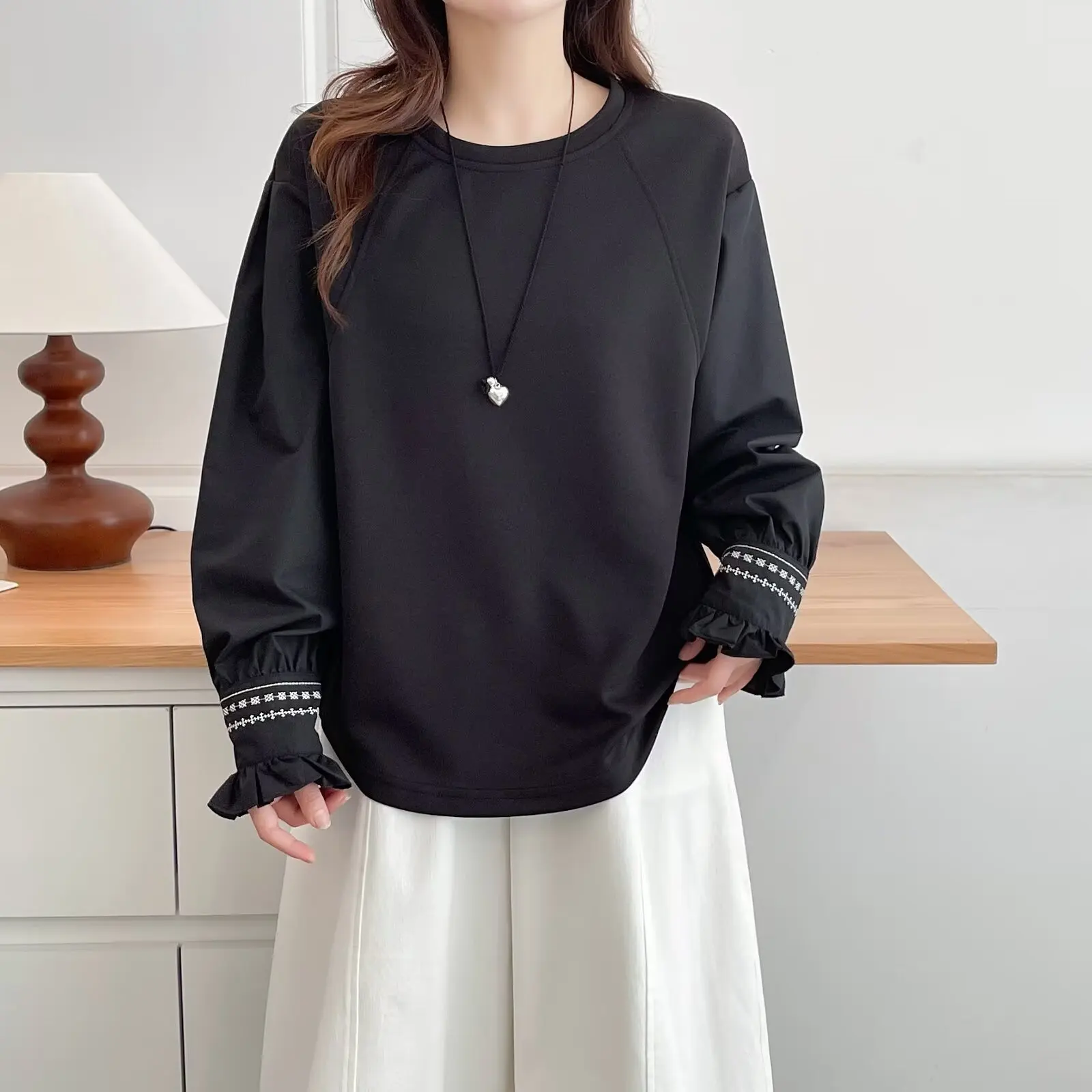 Fashion Plus Size Women's T-Shirt Autumn New Lace Embroidered Cuffs Long Sleeve Tops 2582