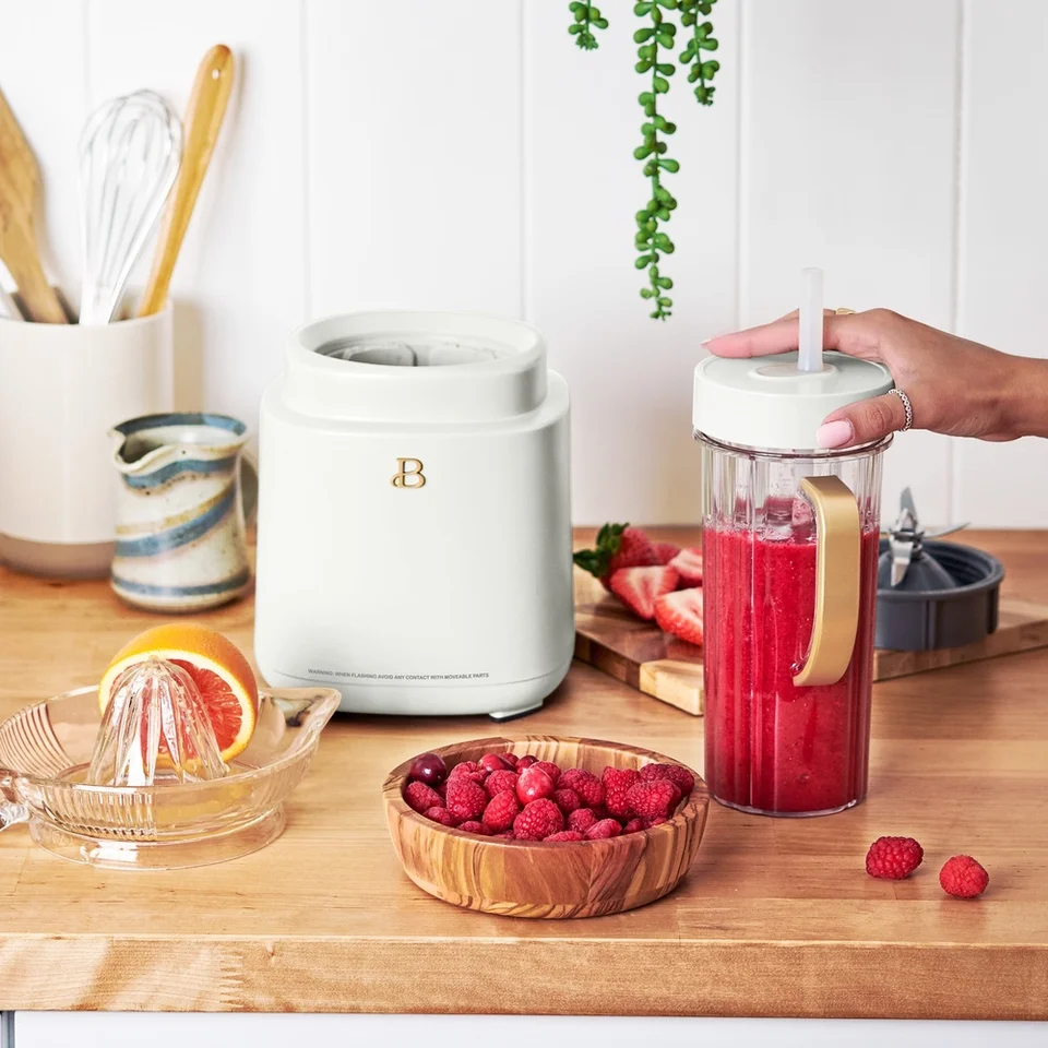 700W Powerful Blender with PrecisionSense Technology