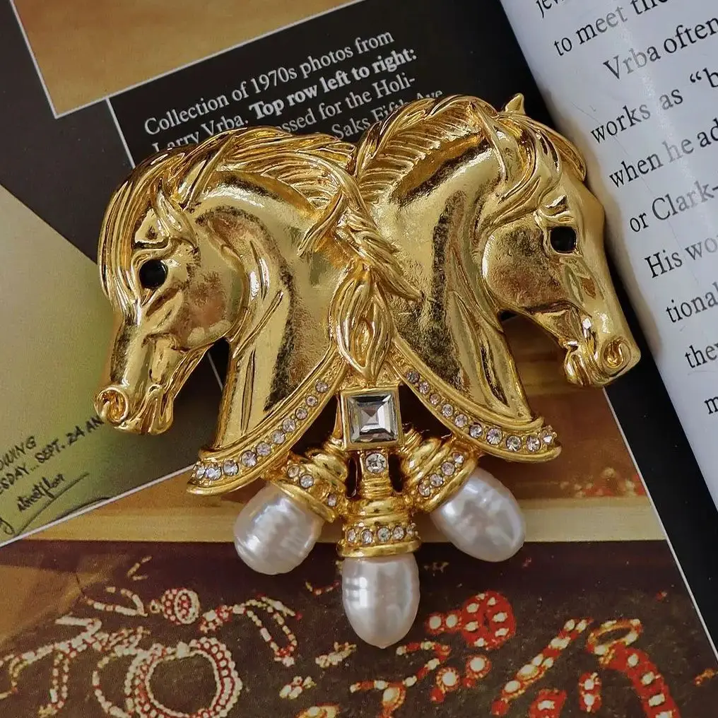 

New High-quality Vintage Copper Gold Plated Light Luxury Fashion Brooch High-grade Corsage suit Clothing Accessories For Women