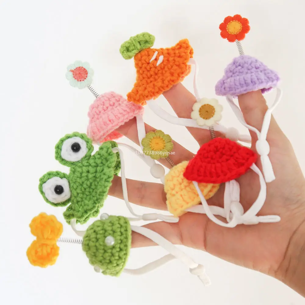 Handmade Knitted Hat for Small Animal, Mini Hand Pet Hat Tiny Hamster Hats for Parrot Snake Cute Chipmunk Guinea Pig Accessories