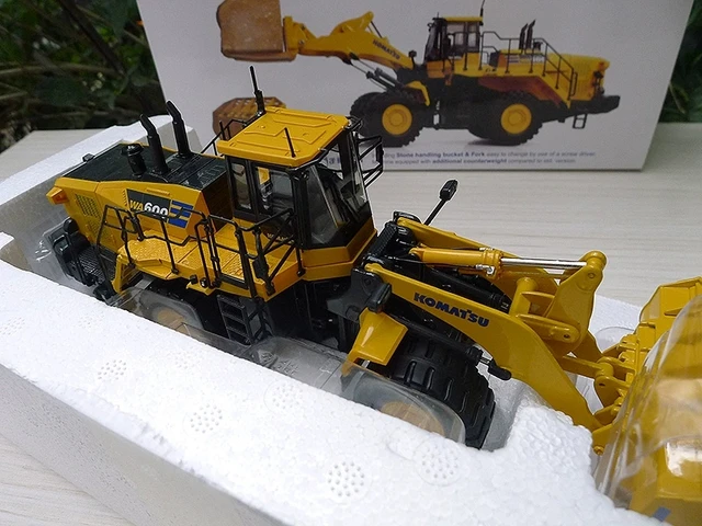 UH 1:50 8153 Komatsu WA600-8 Stone Handler Forklift