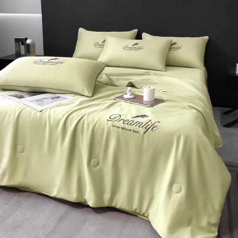 

Luxury Embroidery Summer Thin Quilt 4 Pcs Set Silky Breathable Queen Quilts Air-conditioned Comforter Bedding Set Summer Blanket
