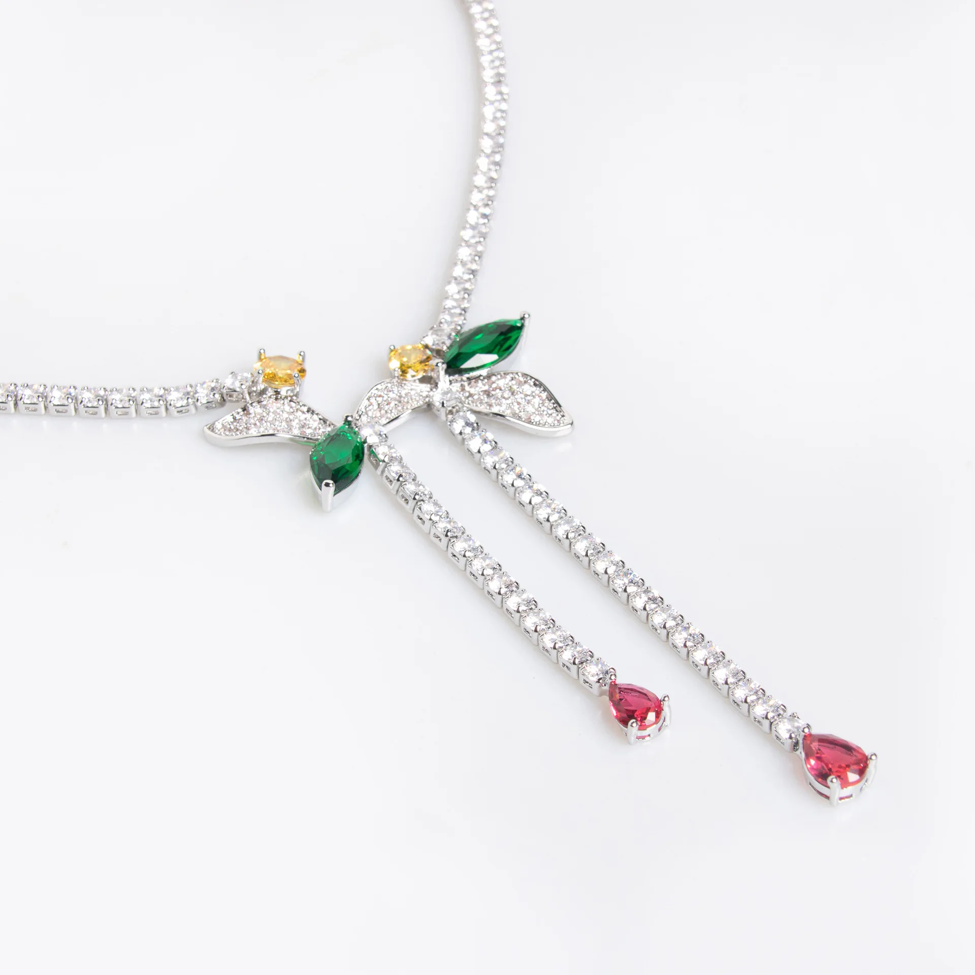 طقم مجوهرات فاخر بتصميم أوراق بنفسجية