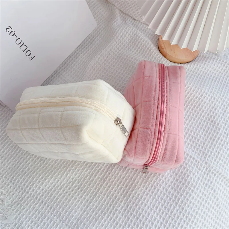 Cute Plush Makeup Bag for Women Portable Travel Small Cosmetic Bags Solid Color Zipper Toiletry Bag Washing Pouch Storage Bags 2