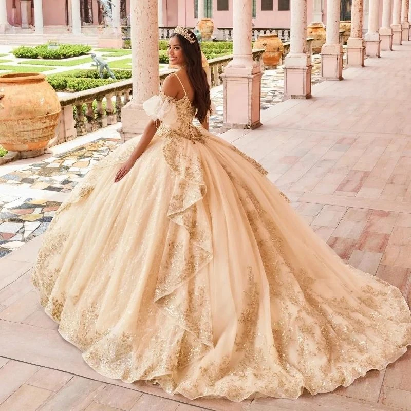 

Champaghe Quinceanera Dress Spaghetti Gold Lace Applique Crystals Beading Sweet 16 Ball Gown Vestidos De 15 Años YQD687