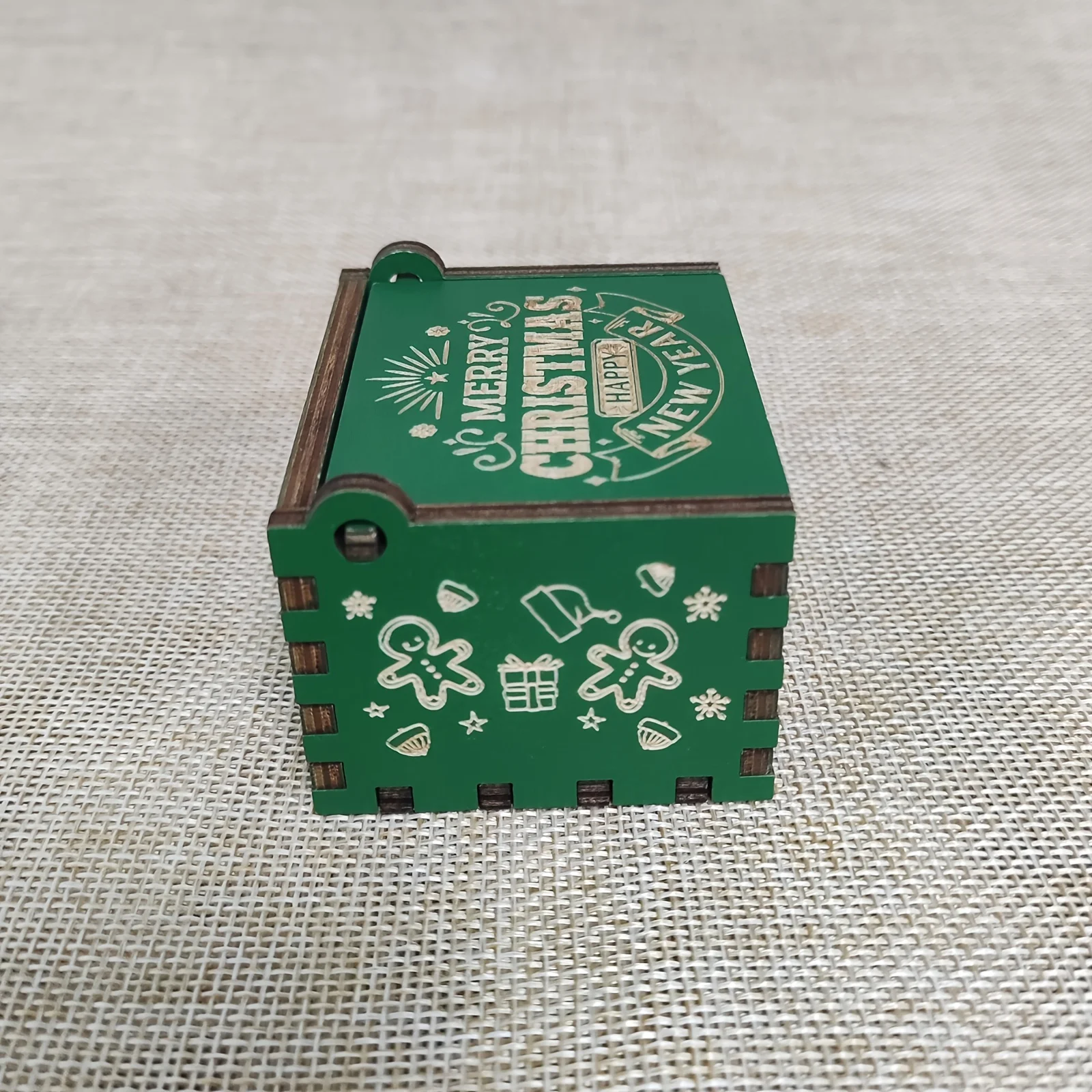 Merry Christmas Music Box Wooden Antique Carved Hand Cranked Classic Theme Music for Birthday Party Gifts Family Decoration 5