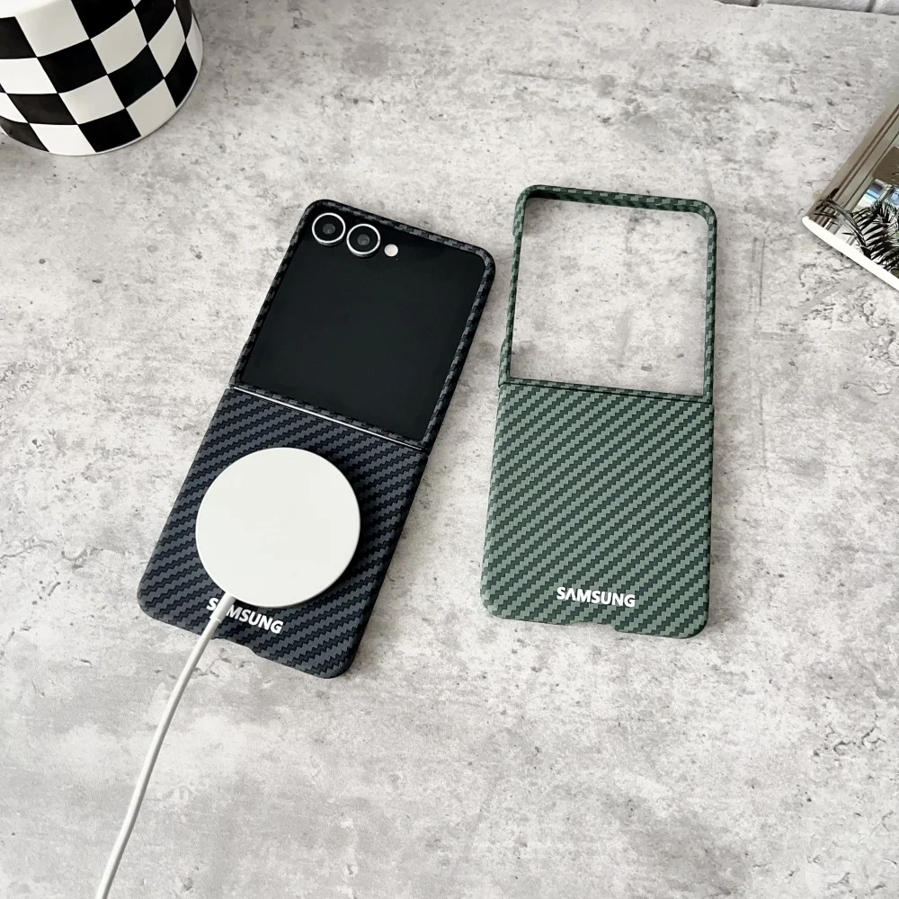 Ultra-Thin Aramid Fiber MagSafe Compatible Shockproof Case with Carbon Fiber Finish