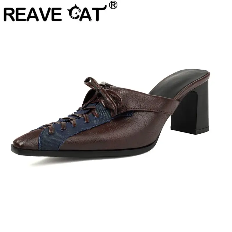 

Женские туфли-мюли с квадратным носком REAVE CAT, офисные туфли больших размеров 46, 47, 48 без застежек с перекрестной шнуровкой и на массивном каблуке 7 см