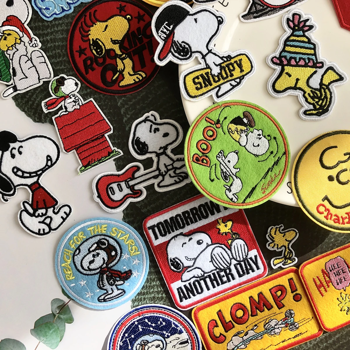 Фото Нашивки с вышивкой Snoopy с изображением милой собаки, нашивки на одежду, наклейки для куртки, мультяшный декор, штаны, сумки, нашивки для одежды №3
