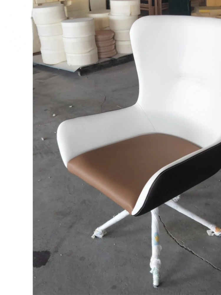 

Italian minimalist designer's creative casual chair, leather rotating chair, hotel model room, villa soft bag chair