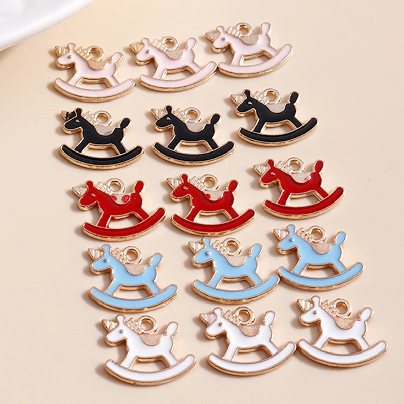 Leslie 10 teile/los 14*11mm 4 Farbe Schaukelpferd Charms für Ohrring Halskette Anhänger Herstellung Emaille Charms Schmuck zubehör