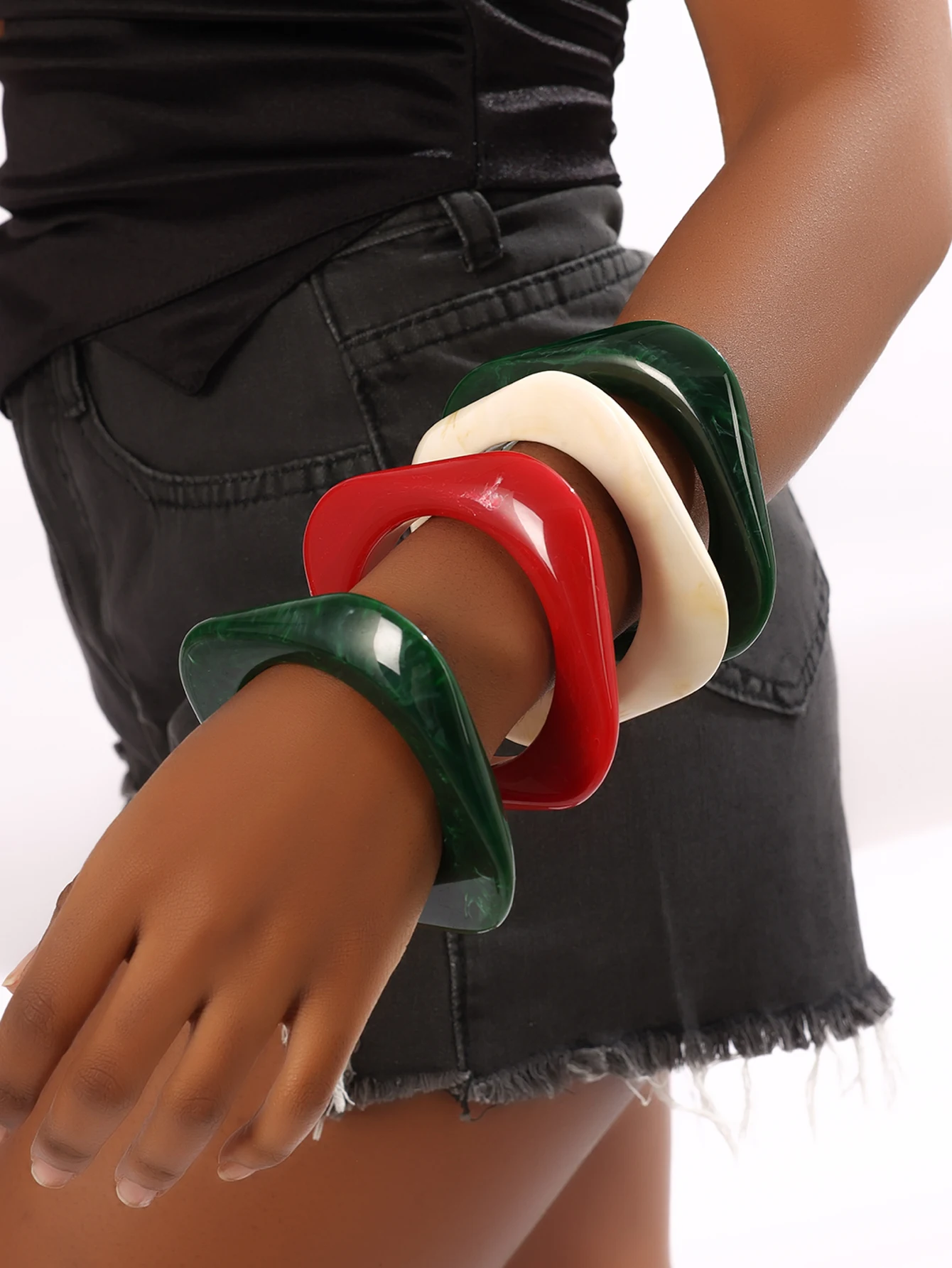 1p Autumn and winter new square biscuit four color bracelet red green white brown big quality wheat skin essential