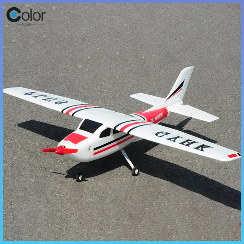 Planeur RC PNP ou KIT 2.4GHz 6 canaux 3D/6G posé sur l'herbe, prêt à décoller