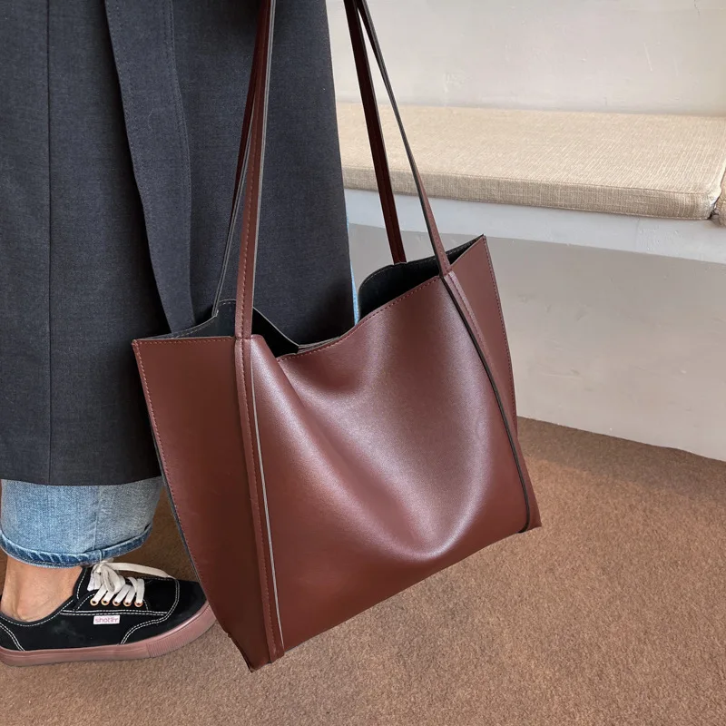 Damen-Tragetasche, modische Unterarmtasche, große Kapazität, weiche PU-Leder-Umhängetasche, Retro-Crossbody-Tasche, lässige tragbare Bucket Bag – Detail 10