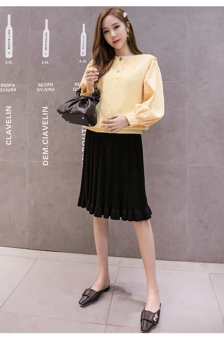 Autumn and Winter Pregnant Women's Knit Skirts Ruffled Hem Striped Maternity Empired Pleated Skirts Knee-length Pregnancy Skirt