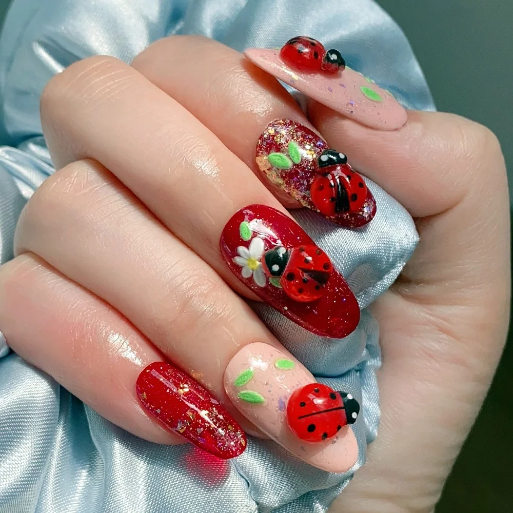 50 Stück Niedliche Insekten-Marienkäfer Nagelcharms 3D Harz-Marienkäfer Nagelkunst Strasssteine 8*10mm Sommer-Maniküre Dekoration Marienkäfer DIY FT5* – Detail 6