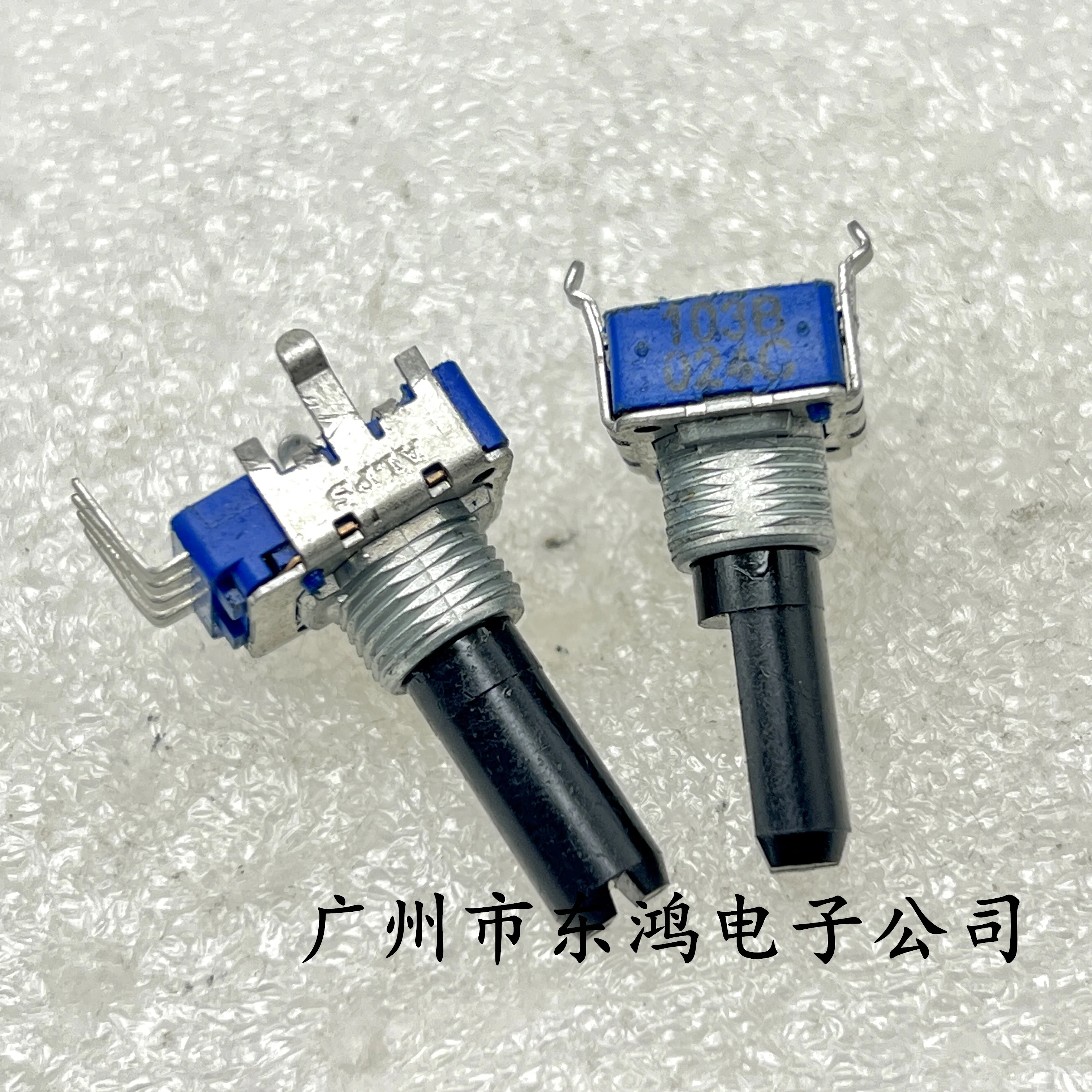2 PCS Japanese RK11 potentiometer B10K with 20mm shaft length and 4 pins