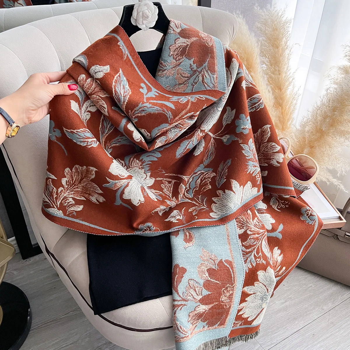 Autumn and Winter New Retro Elegance Two-Sided Jacquard Pashmina Scarf Warm Fringe Shawl Outdoor Coldproof Windproof Blanket