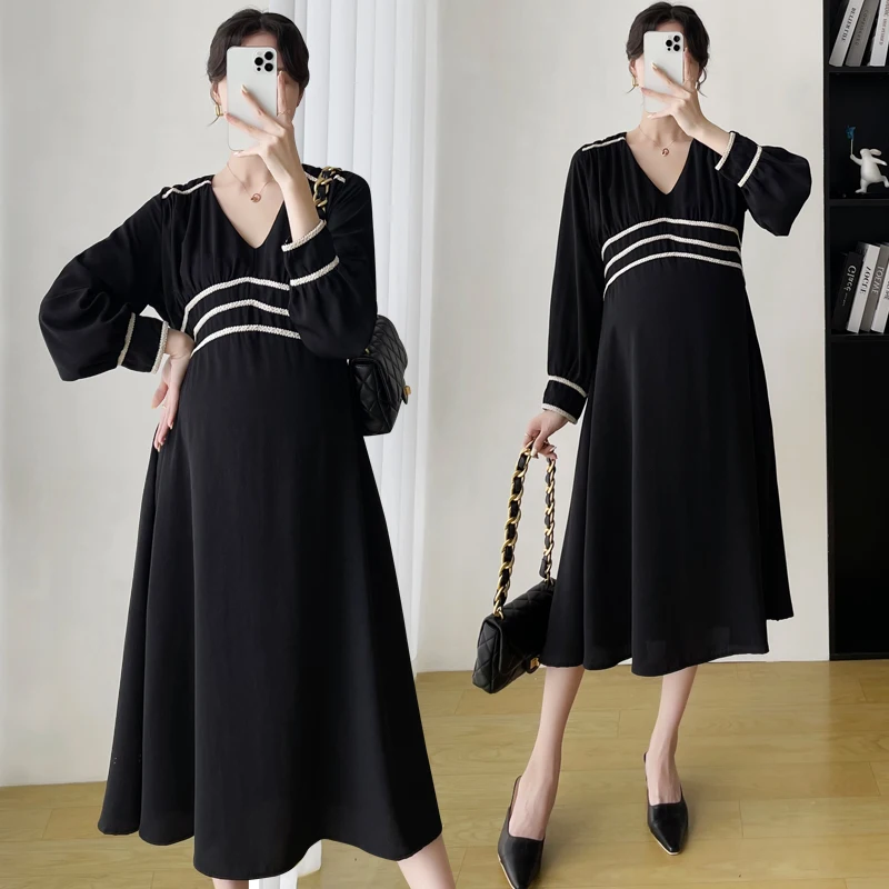 

7711# 2024 Autumn Korean Fashion Maternity Long Dress V neck A Line Loose Clothes for Pregnant Women Chic Ins Pregnancy Clothing