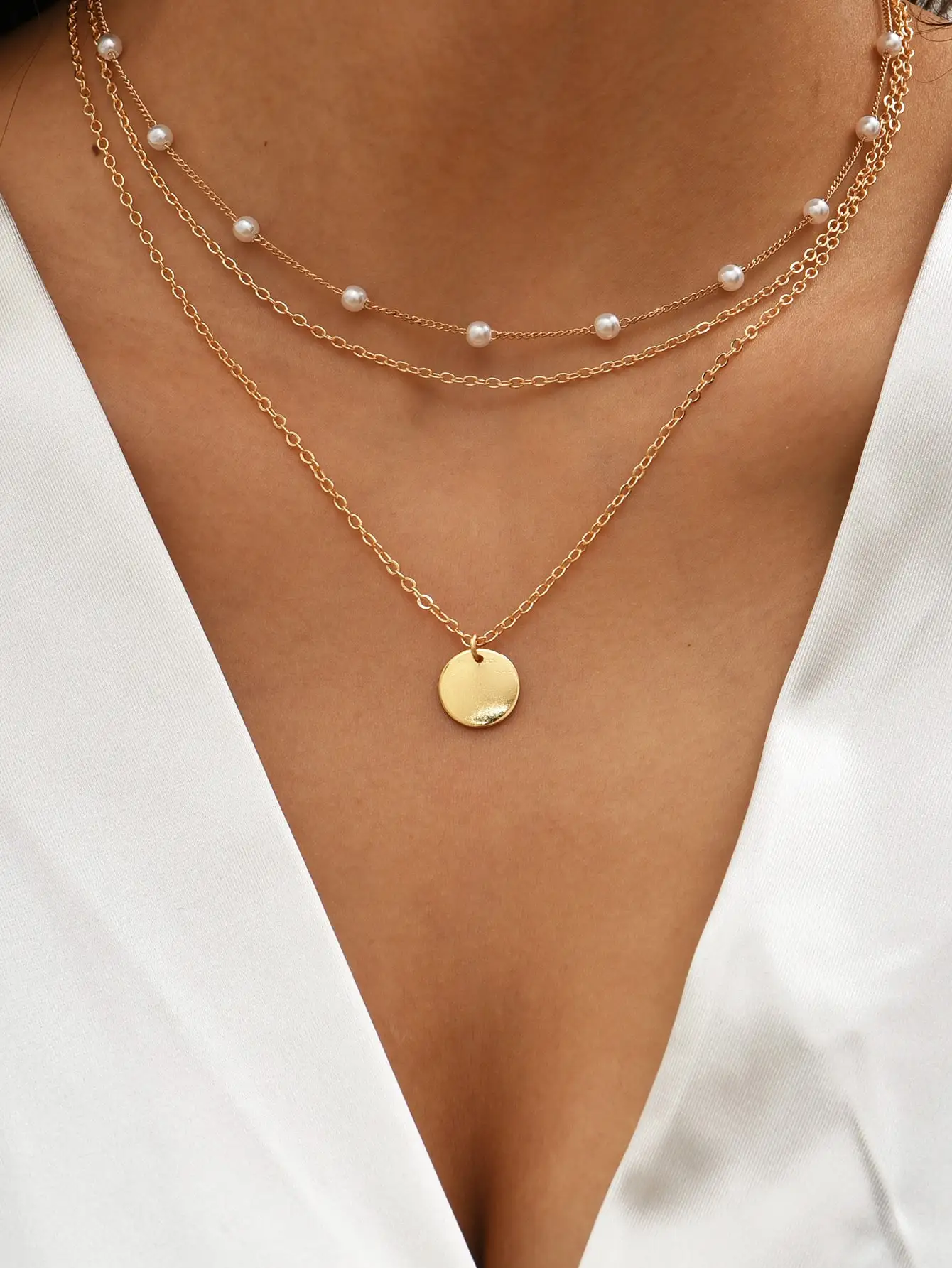 Elegant Pearl Necklaces Women Stainless Steel Round Pendant Daily Wear