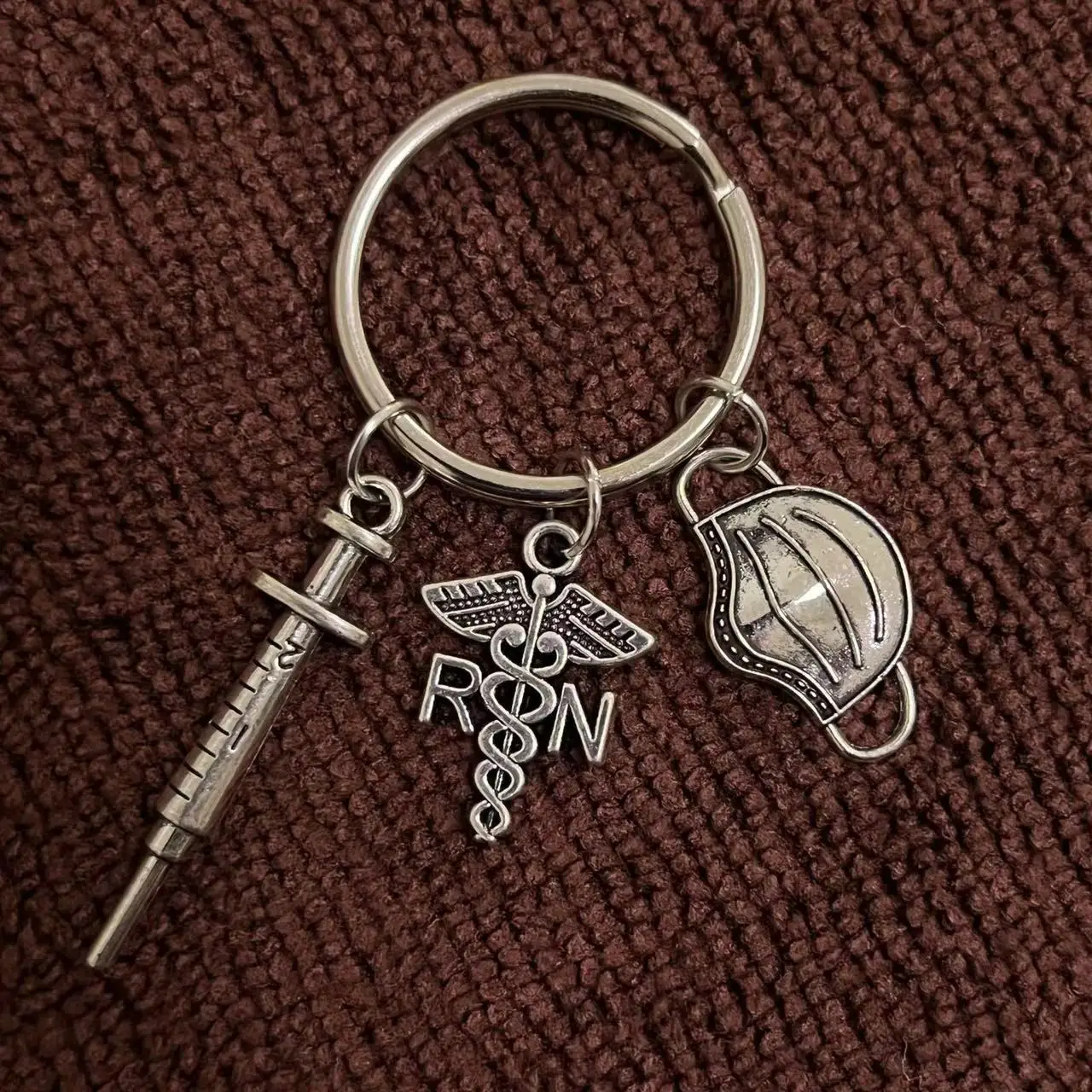 Maschera Doppio Serpente Bastone Personale Medico Portachiavi Personale Medico Siringa Commemorativa Termometro Portachiavi