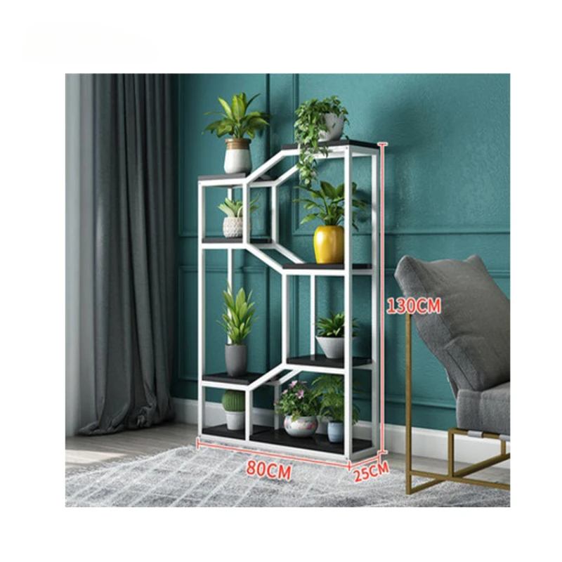 

Небольшая полка из кованого железа с цветочным узором