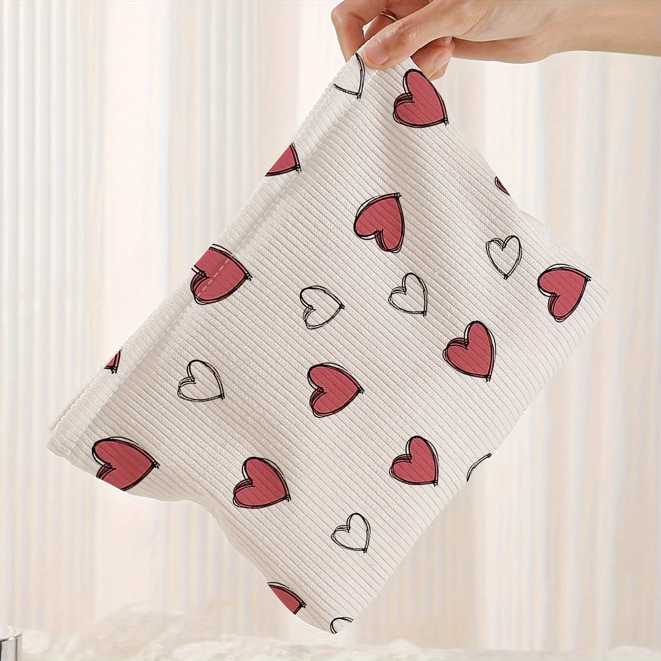 1pc，Minimally designed heart-shaped printed corduroy zipper makeup bag, lightweight and multifunctional cosmetic storage bag