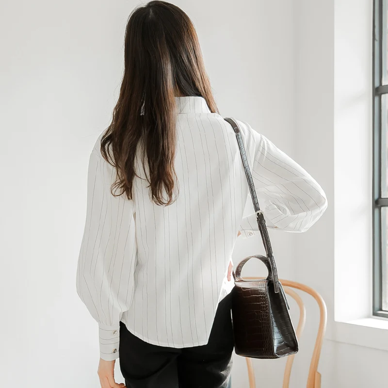 Рисунок 2 - Полосатая белая женская рубашка