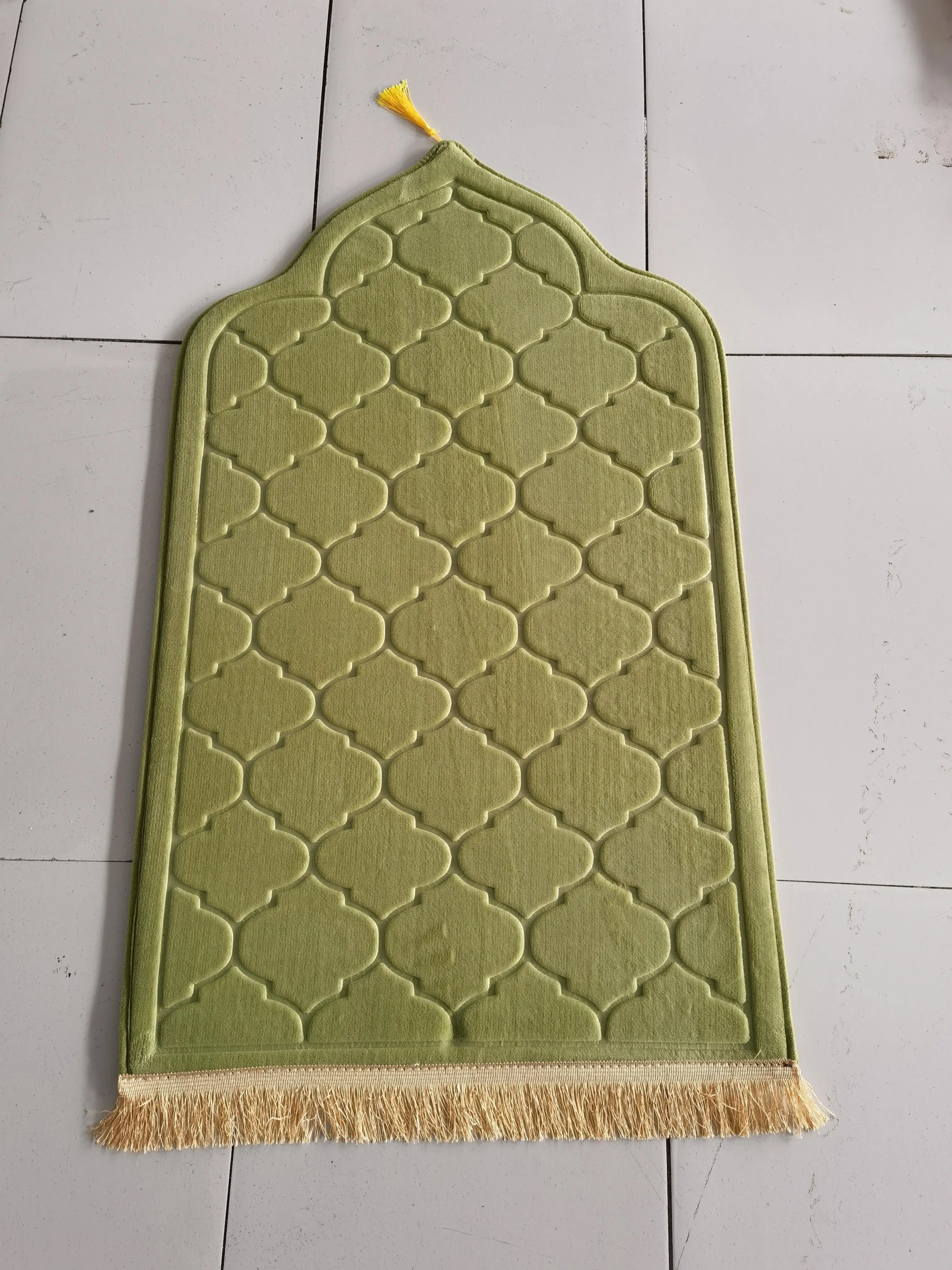 Prayer Mat for Muslim Ramadan Flannel Carpet Worship Kneel Embossing Floor Carpets Non slip Soft Portable