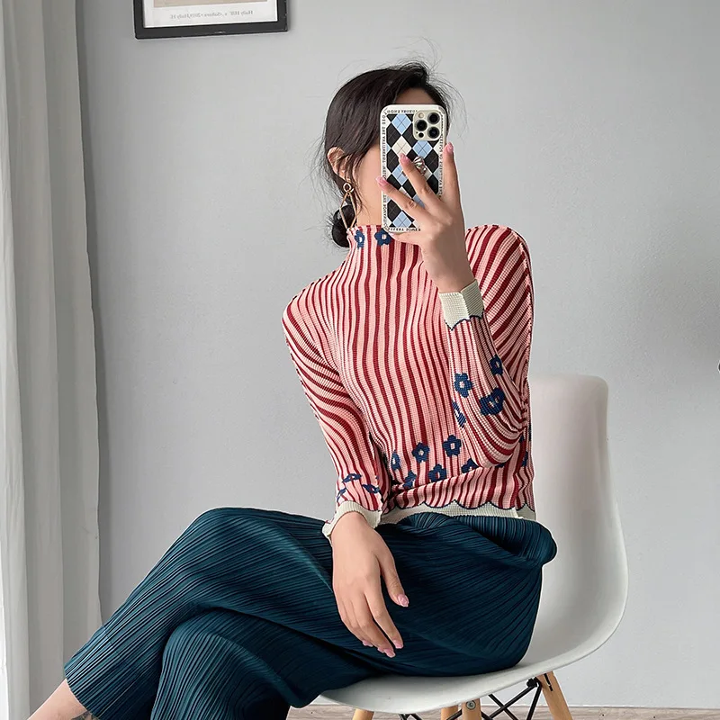 

Miyake pleated bottoming shirt ladies design niche striped high-neck high-neck slim-fit Western-style high-end pullover top