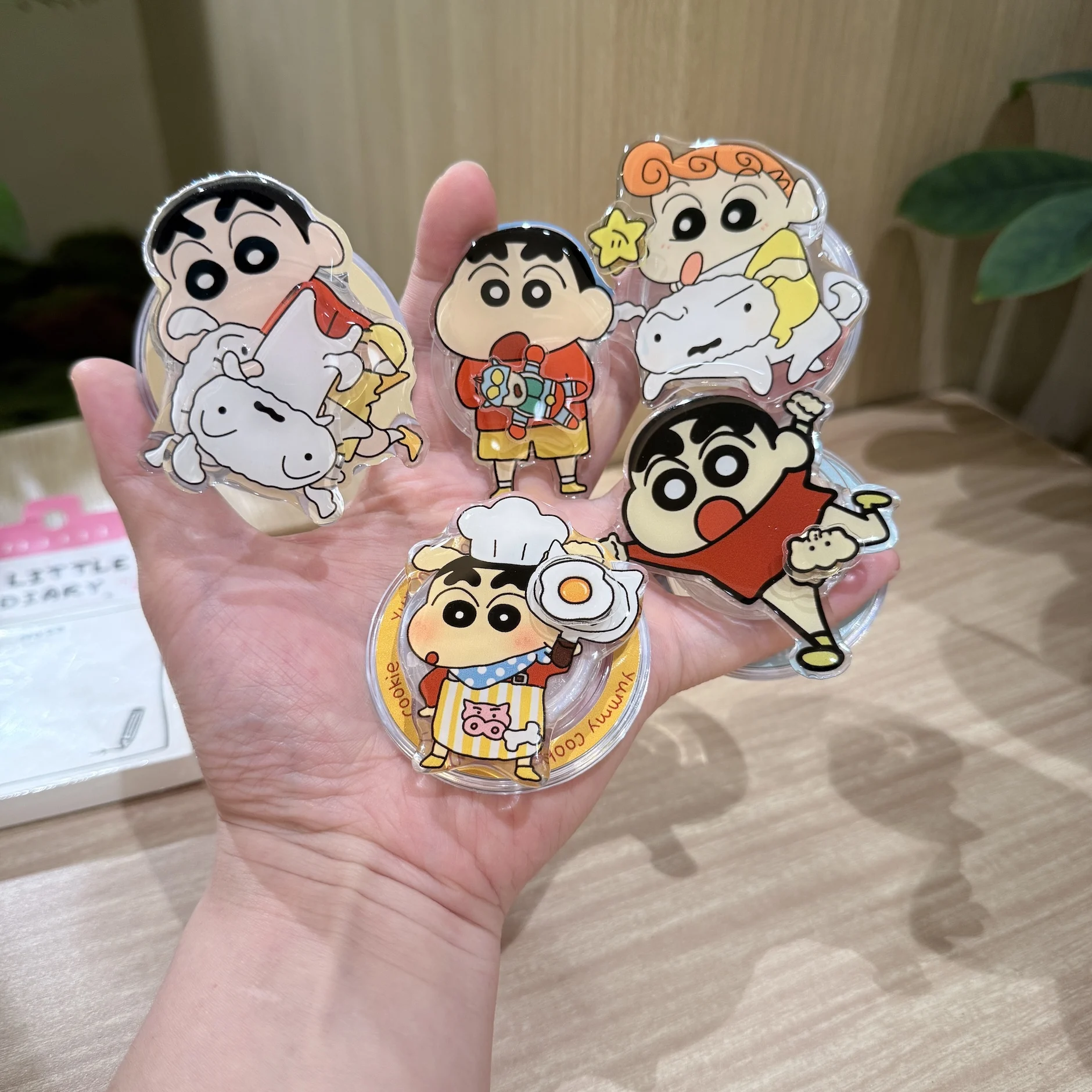 크레용 신짱용 크리에이티브 카와이 마그네틱 폰 홀더, 맥세이프용 실용적이고 견고한 데스크 스마트폰 거치대 액세서리