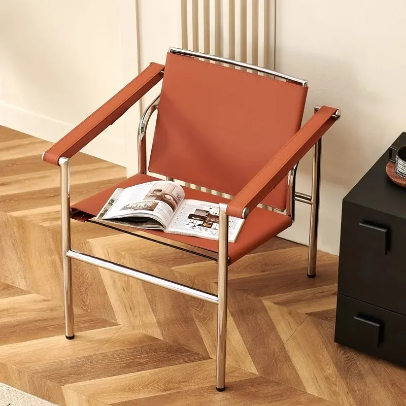 Découvrir le fauteuil Le Corbusier : une pièce d'intérieur qui