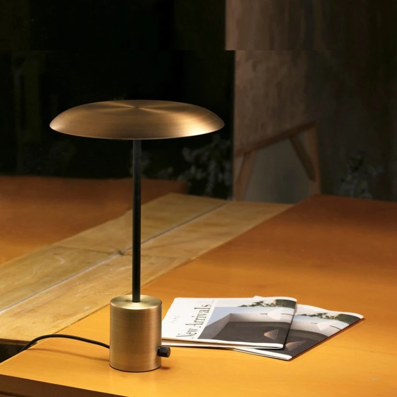 

Настольная лампа, настольная лампа для общежития, Ретро стиль, роскошная зернистая древесина, кабинет, спальня, гостиница, оптовая продажа, небольшой стол