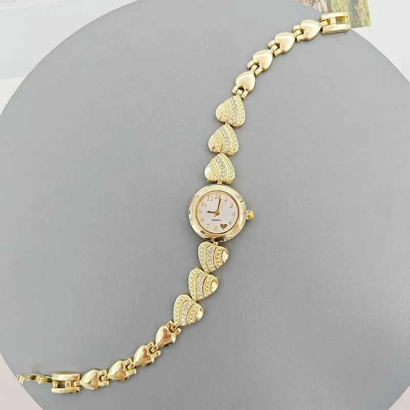 Retro Small Dial Watches for Women with Gemstone, High-quality, Exquisite Heart Bracelet, Ladies' Clock Wristwatch