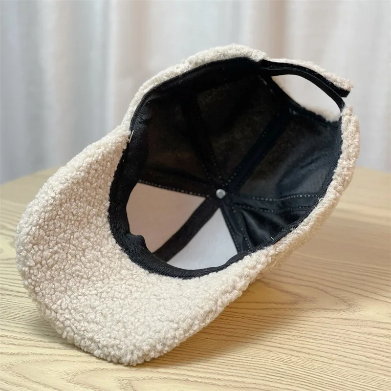 Men's and Women's Fashion Trend Baseball Cap Lamb's Wool Warm Hot Drilling Duck Tongue Cap Outdoor Street Rebound baseball caps baseball cap
